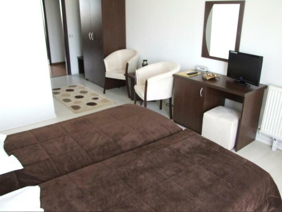 Plaisir Hotel Ploiesti Luaran gambar