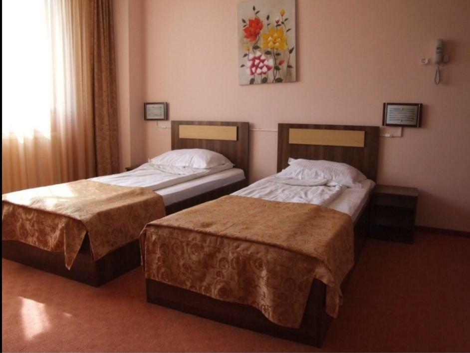 Plaisir Hotel Ploiesti Luaran gambar