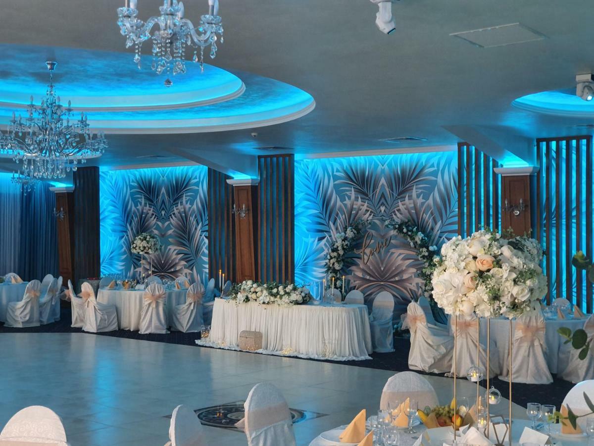 Plaisir Hotel Ploiesti Luaran gambar