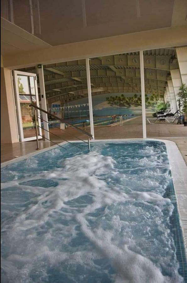 Plaisir Hotel Ploiesti Luaran gambar
